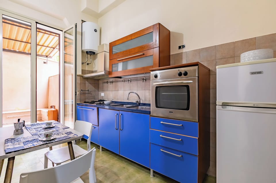 Apartment | Private kitchen | Full-size fridge, oven, stovetop, cookware/dishes/utensils