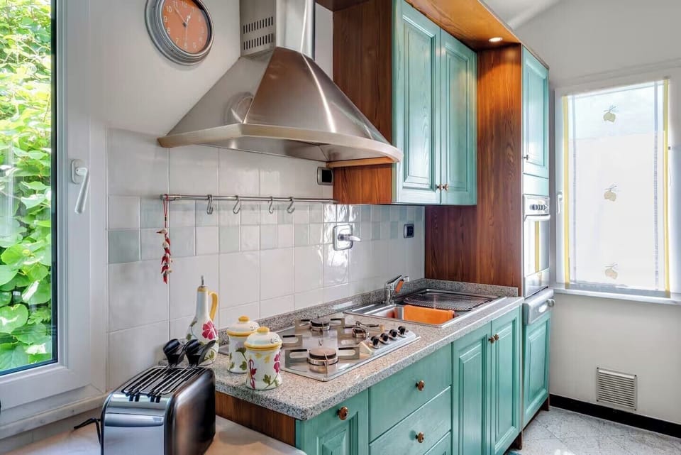 Apartment | Private kitchen | Full-size fridge, oven, stovetop, cookware/dishes/utensils