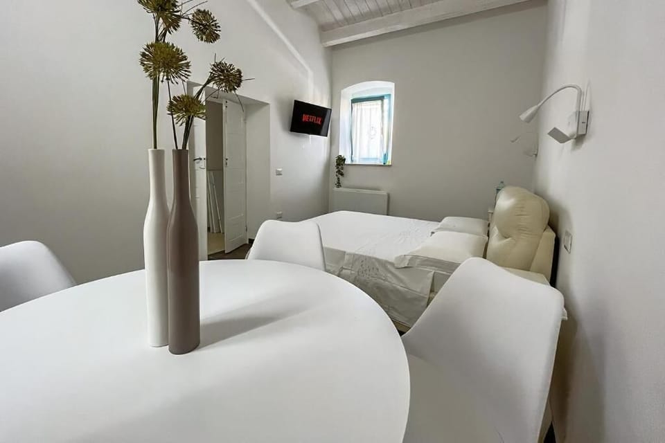Quadruple Room | Laptop workspace, iron/ironing board, free WiFi, bed sheets
