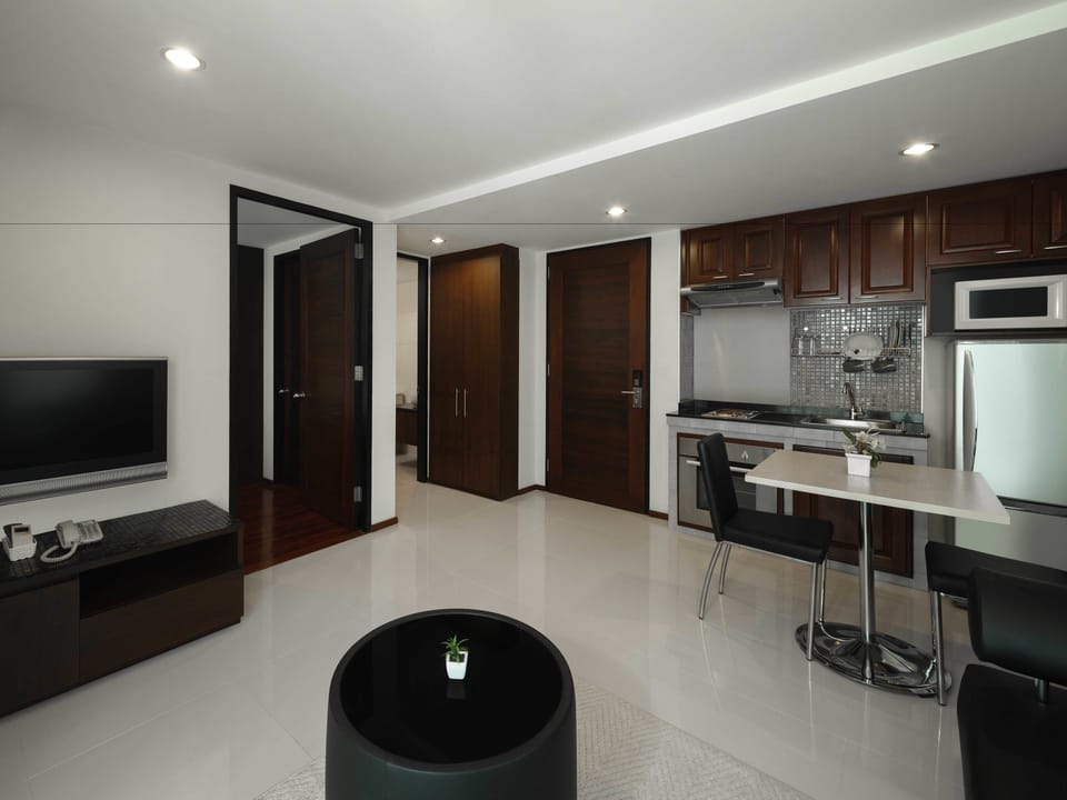 Room, 1 Bedroom | Private kitchen | Fridge, microwave, oven, stovetop