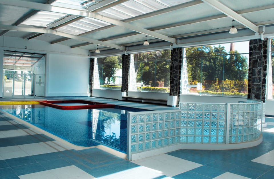 2 indoor pools, outdoor pool