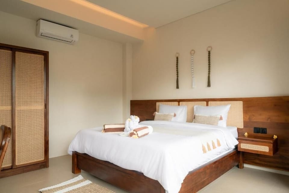 Individually furnished, desk, laptop workspace, free WiFi