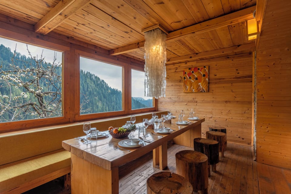 Classic Villa, Balcony, Mountain View | Dining