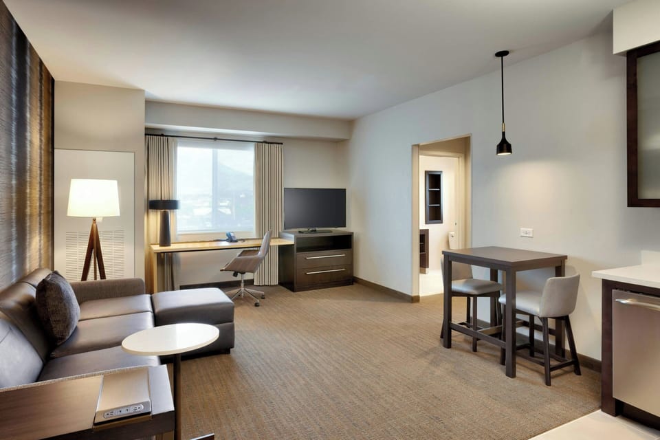 Suite, 1 Bedroom, City View