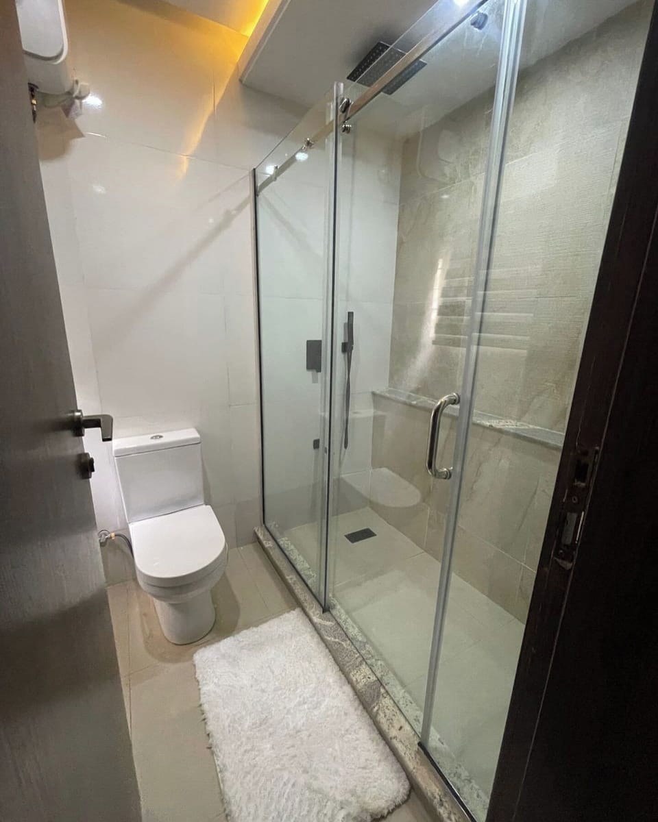 Junior Room, Balcony, City View | Bathroom | Free toiletries, hair dryer, towels, soap