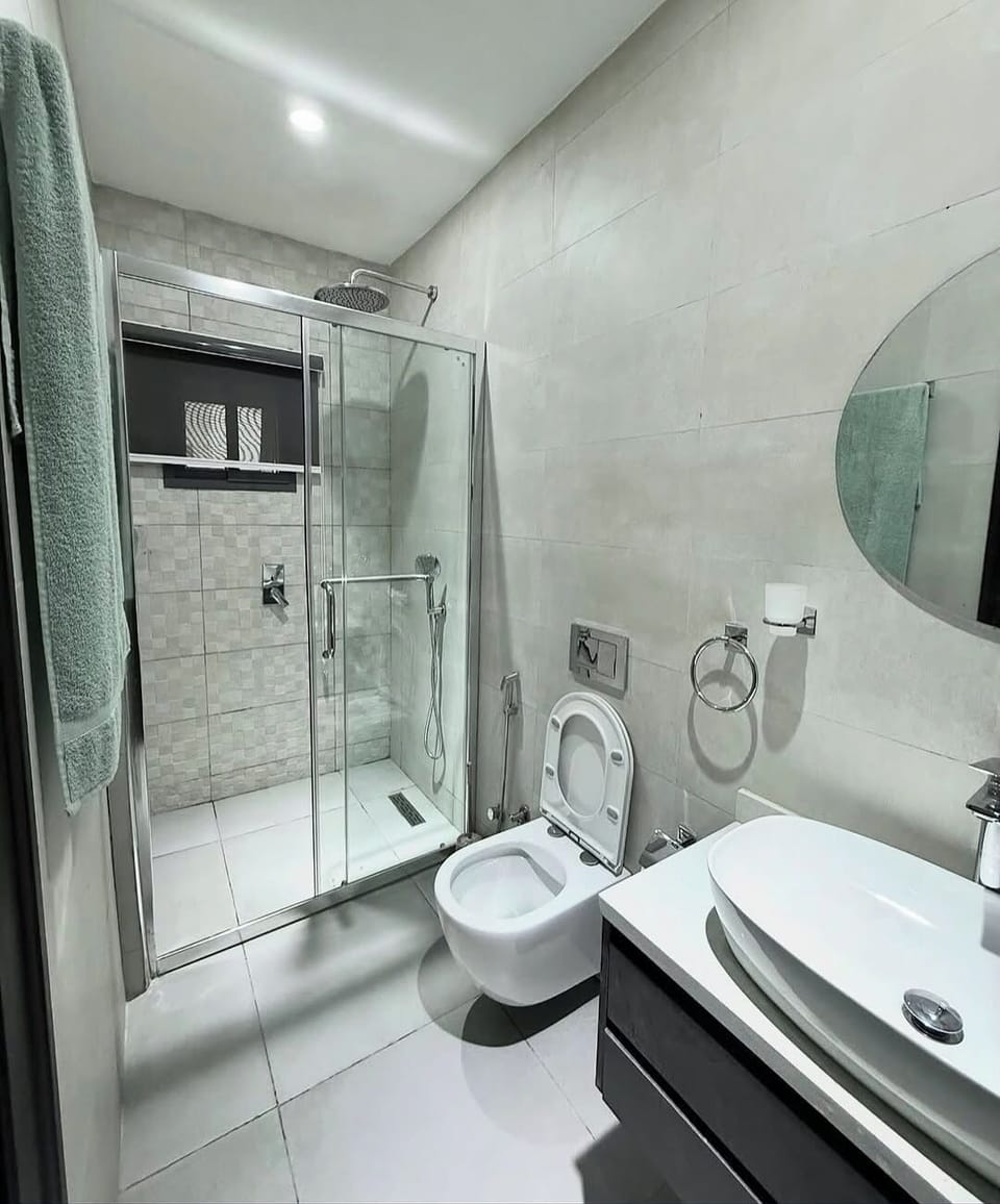 Junior Room, Balcony, City View | Bathroom | Free toiletries, hair dryer, towels, soap