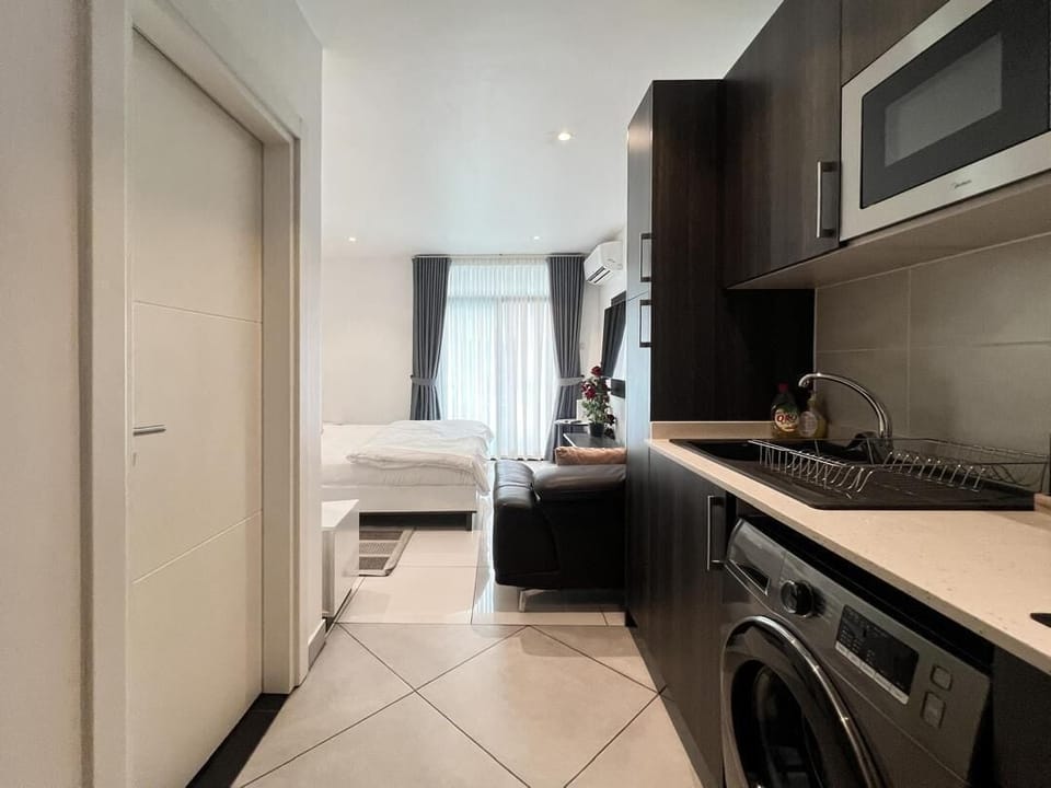 Classic Studio Suite, Patio, Pool View | Egyptian cotton sheets, premium bedding, down comforters