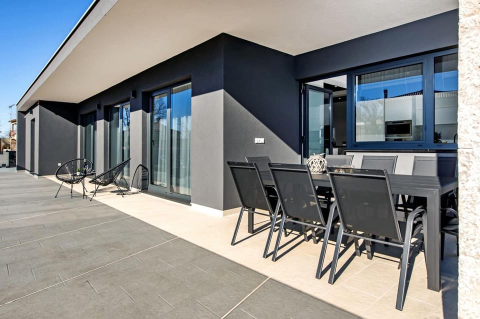 Villa, 3 Bedrooms, Private Pool, Garden View | Outdoor dining