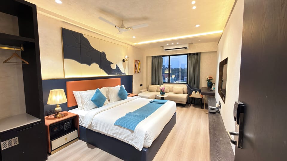 Premium Room | Premium bedding, down comforters, memory foam beds, in-room safe