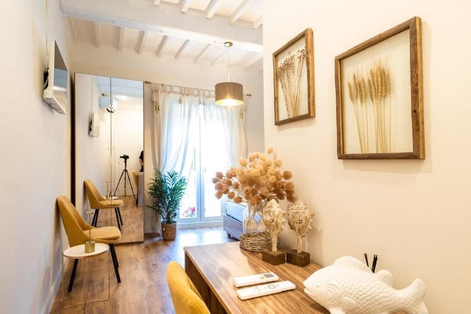 Desk, free cribs/infant beds, free WiFi, bed sheets