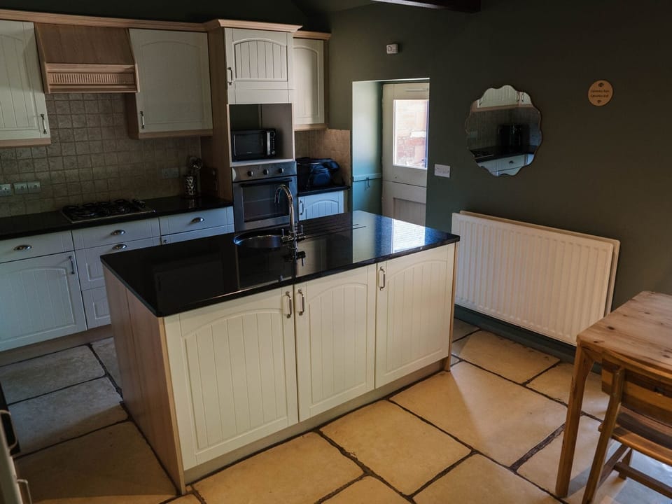 Cookware/dishes/utensils