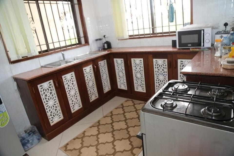 Family Apartment | Private kitchen | Fridge, microwave, cookware/dishes/utensils