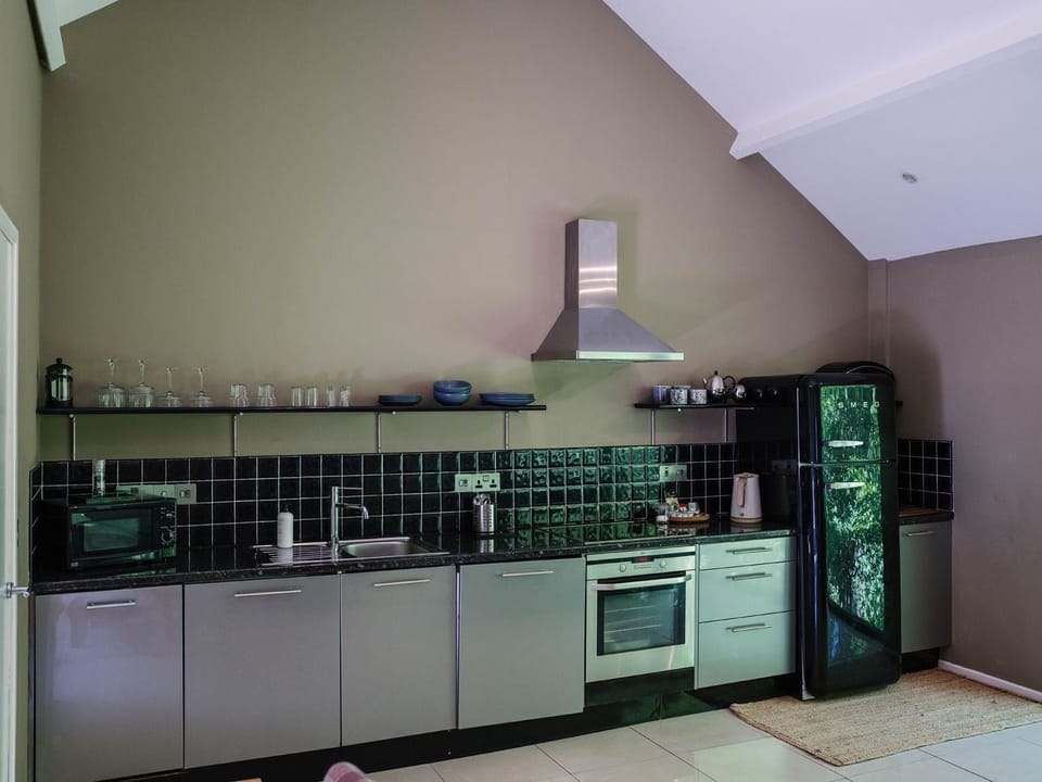 Dishwasher, cookware/dishes/utensils