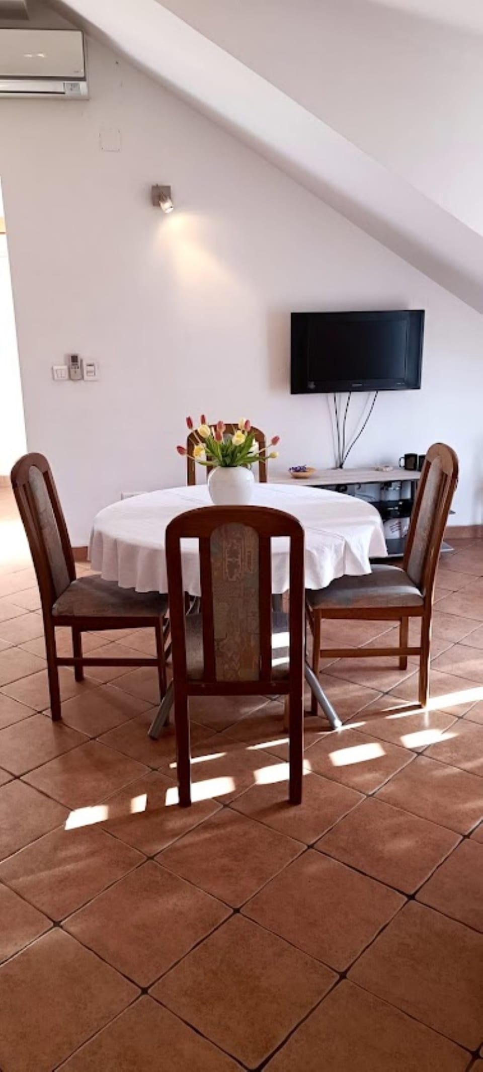 Standard Apartment, Balcony, Sea View | Dining