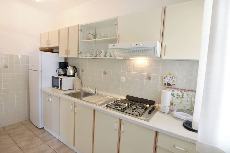 Apartment, 3 Bedrooms, Balcony, Garden View | Interior
