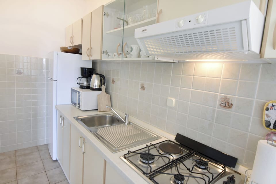 Apartment, 3 Bedrooms, Balcony, Garden View | Interior