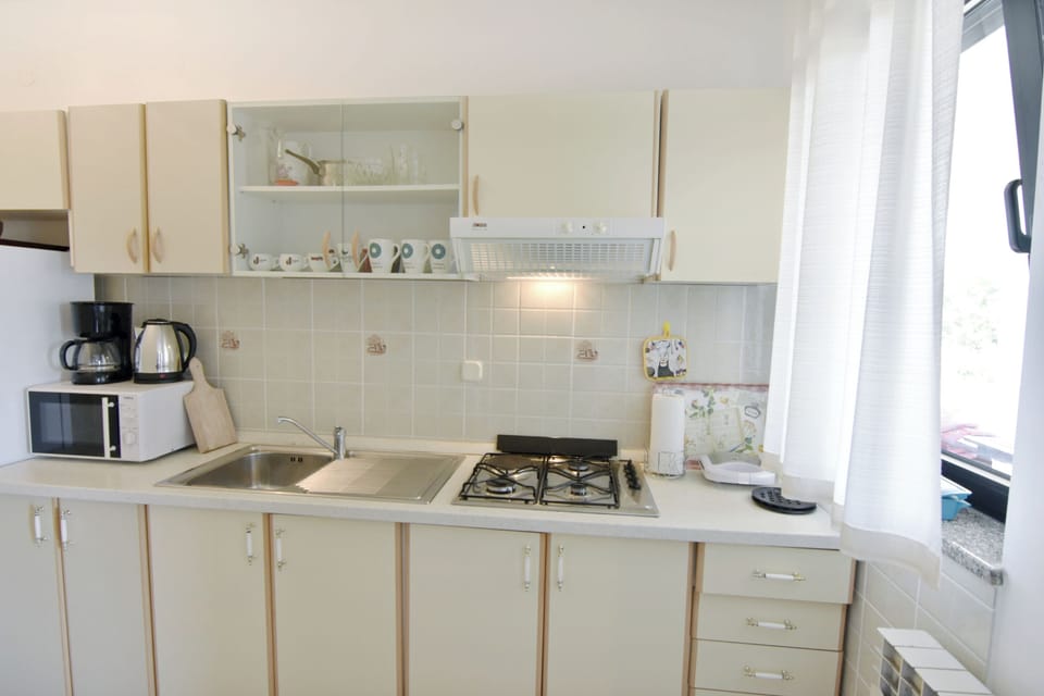 Apartment, 3 Bedrooms, Balcony, Garden View | Interior