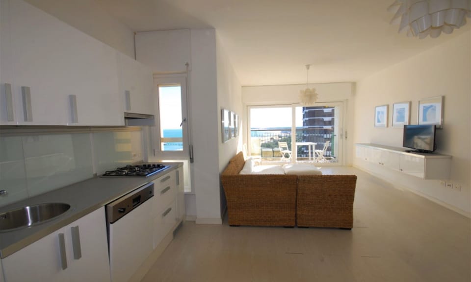 Apartment, 2 Bedrooms, Balcony, Ocean View | Interior