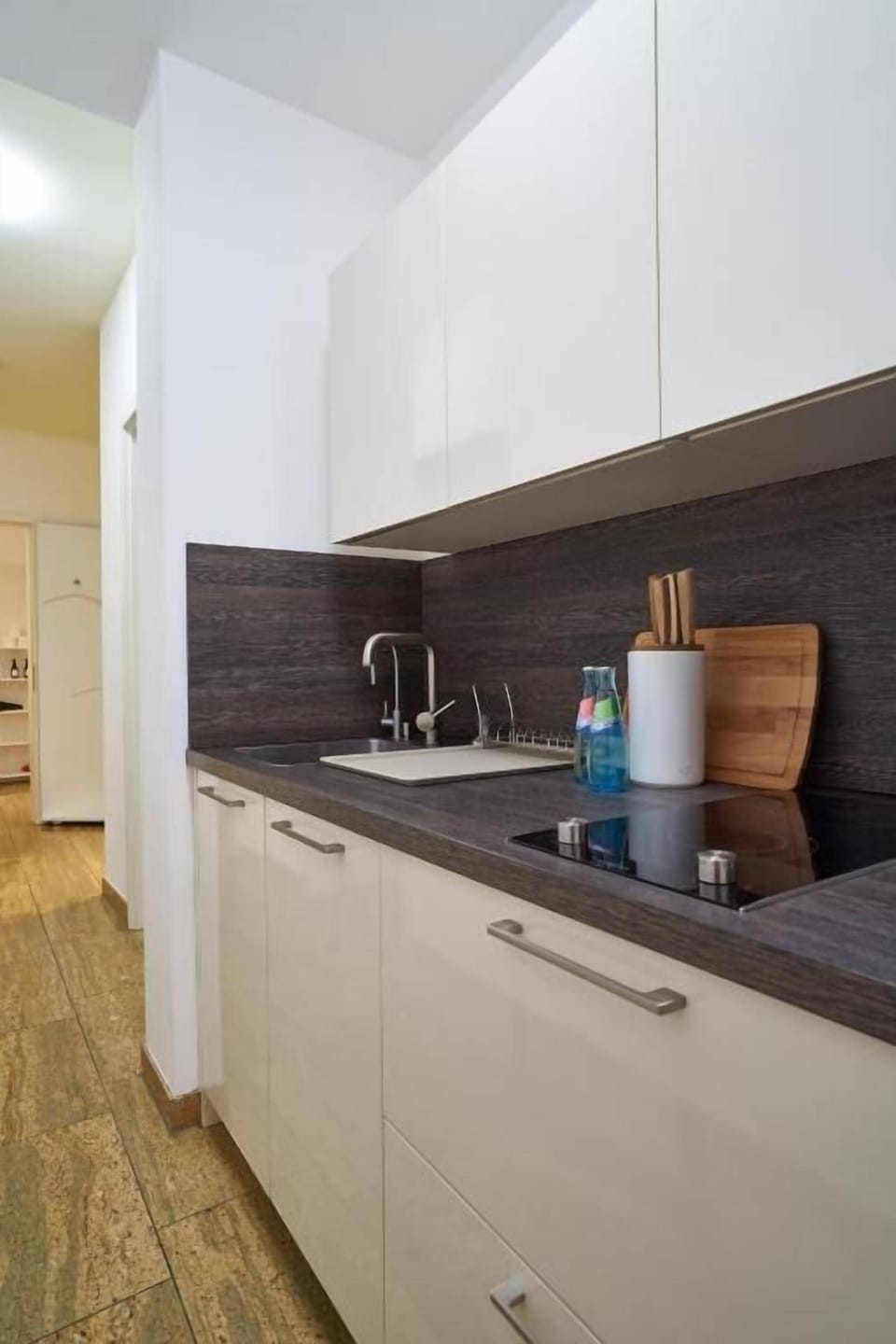 Apartment, 3 Bedrooms, Balcony, City View | Private kitchen | Fridge, microwave, oven, stovetop