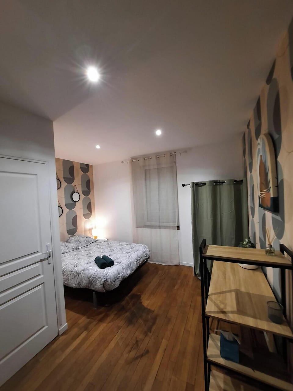 Laptop workspace, free WiFi