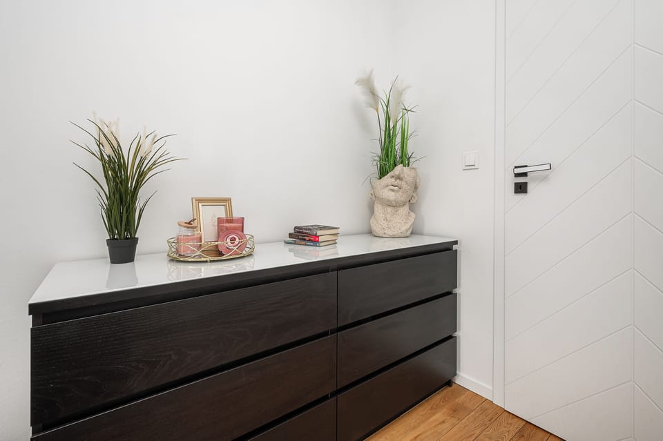 Classic Apartment, Balcony, Courtyard View | Wardrobe