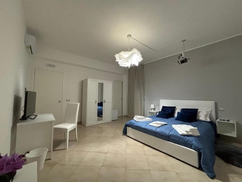 CINEMA | In-room safe, blackout drapes, free WiFi