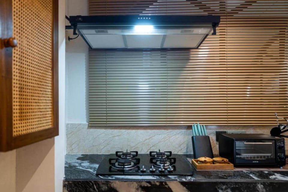 Deluxe Villa, Patio, Pool View | Private kitchen | Fridge, oven, electric kettle, cookware/dishes/utensils