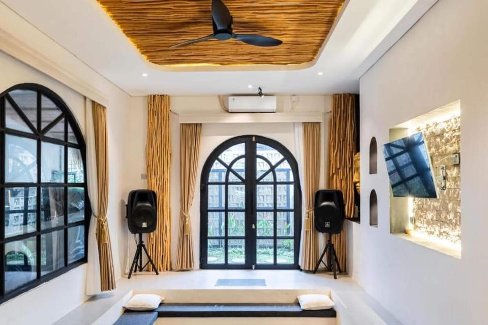 Deluxe Villa, Patio, Pool View | Minibar, bed sheets