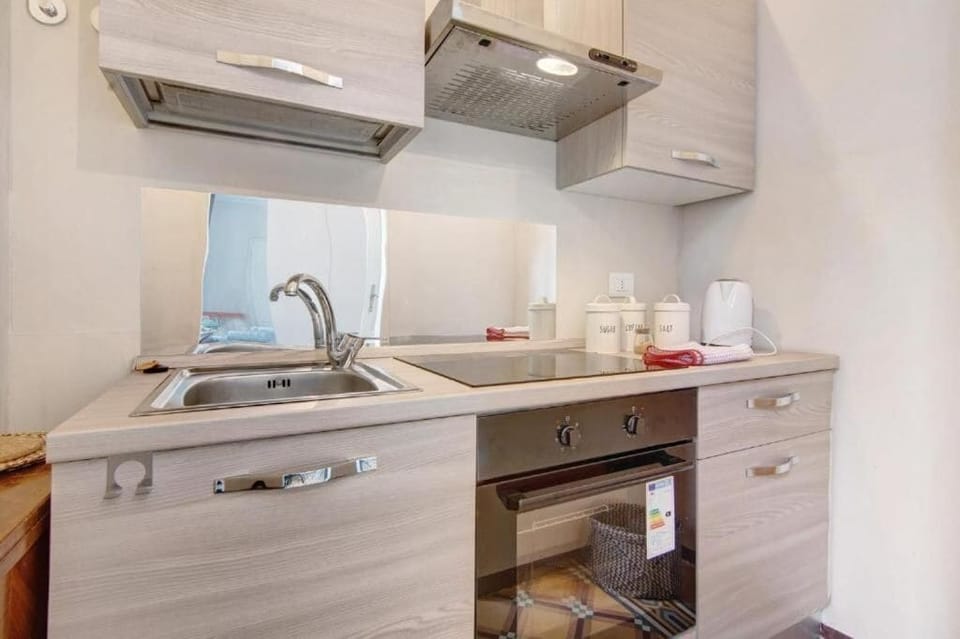 Double Room, Balcony, Garden View | Private kitchen