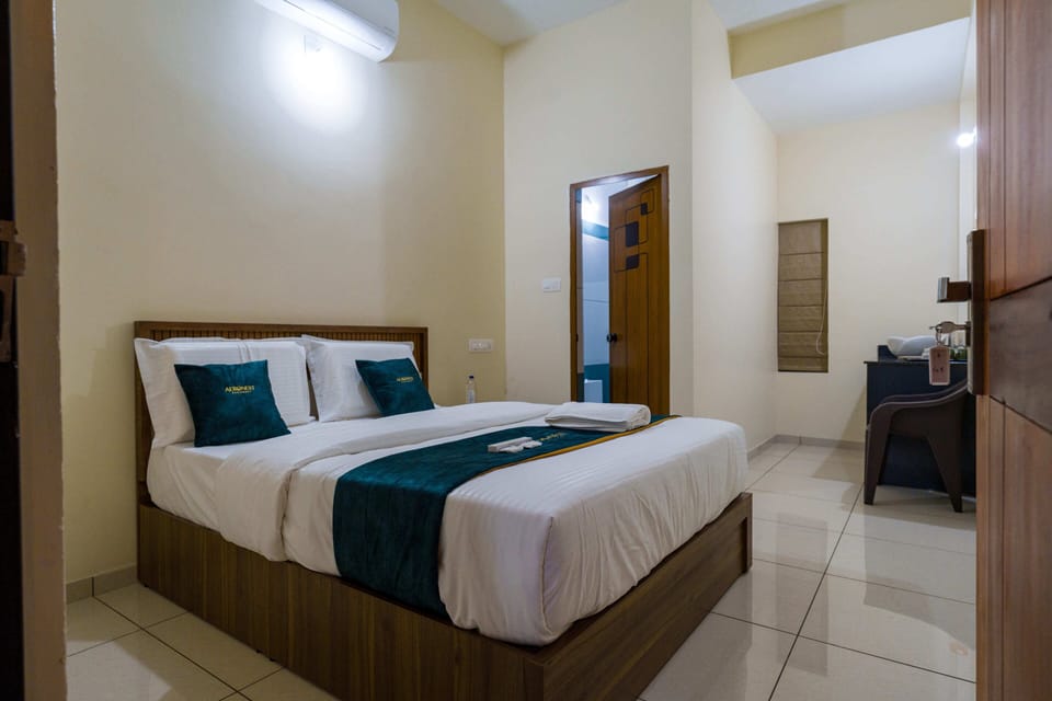 Executive Room, City View | Desk, laptop workspace, soundproofing, free WiFi