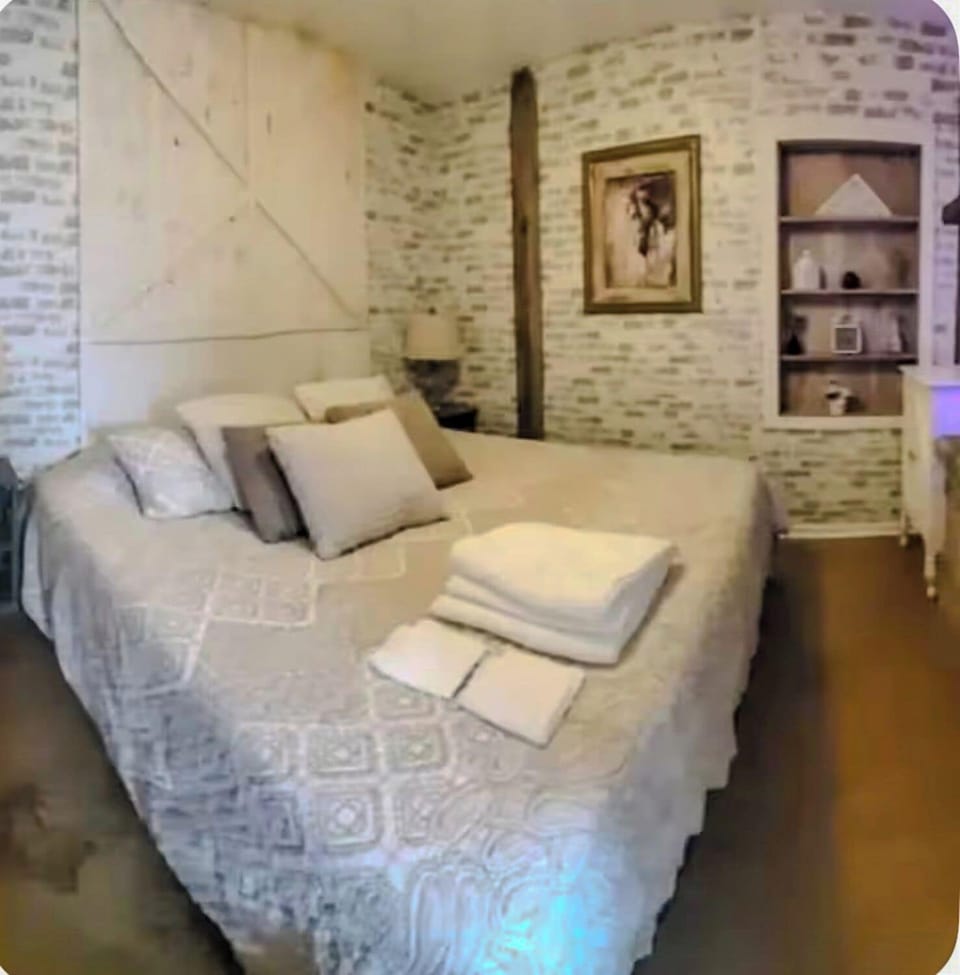 House, Multiple Beds, Air conditioning | Iron/ironing board, free WiFi, bed sheets