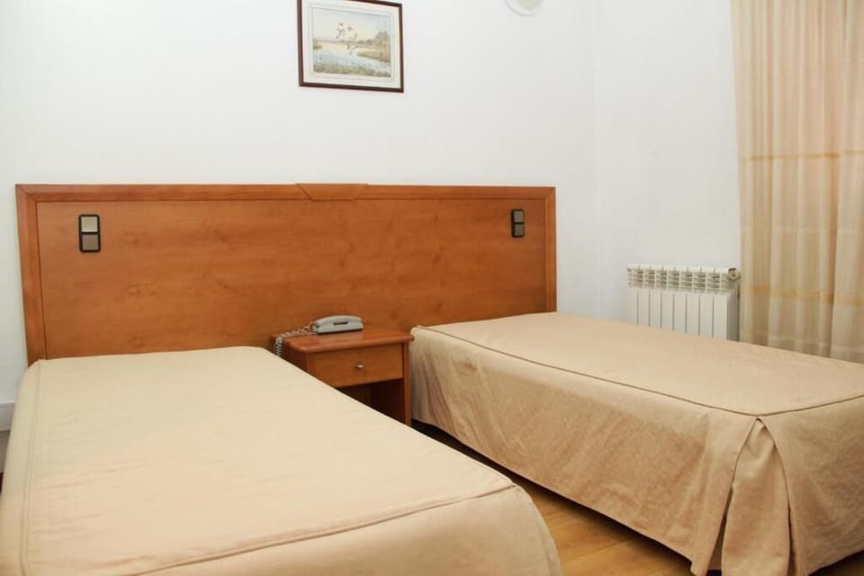 Classic Twin Room, Mountain View | Free WiFi