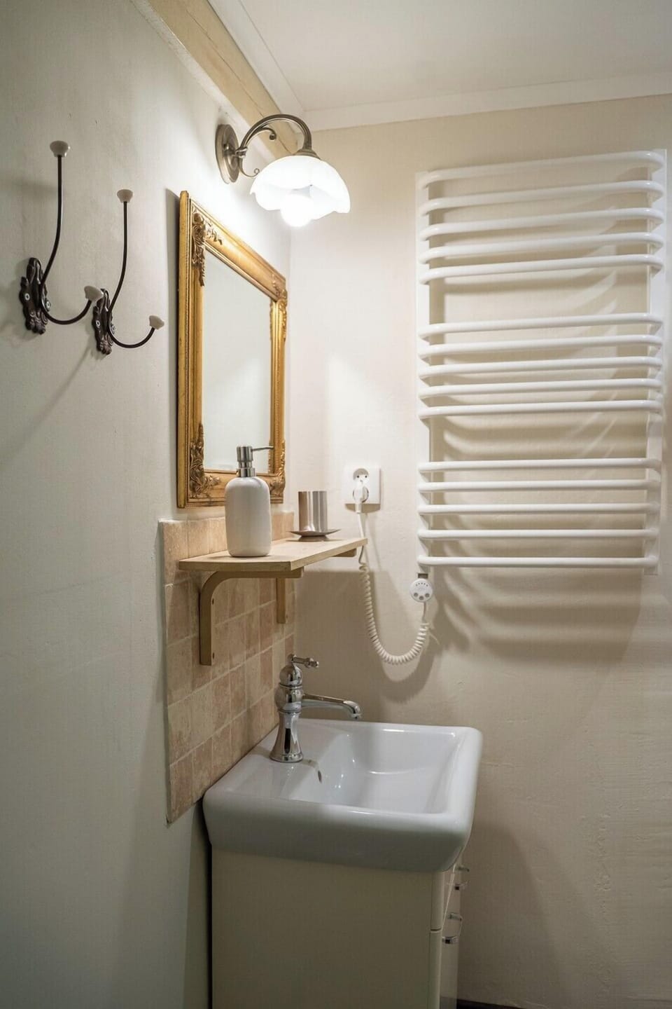 Comfort Apartment, Garden View | Bathroom | Slippers