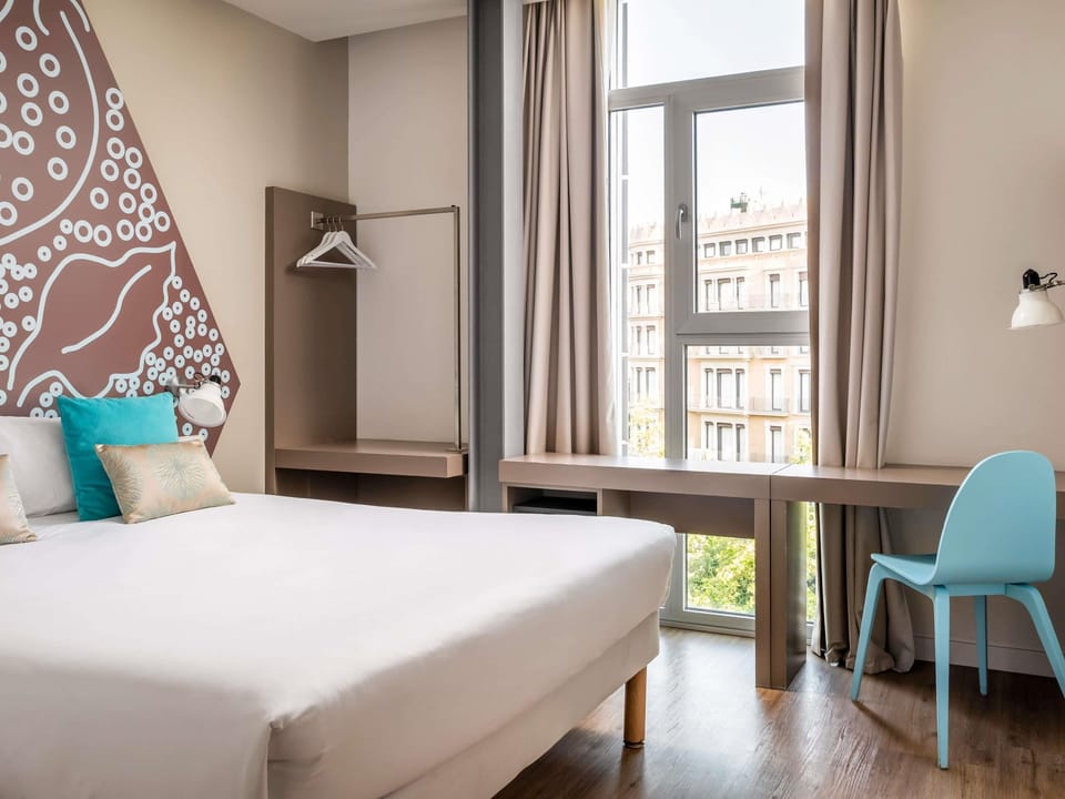 Standard Room, 1 Double Bed | Down comforters, in-room safe, individually decorated, desk