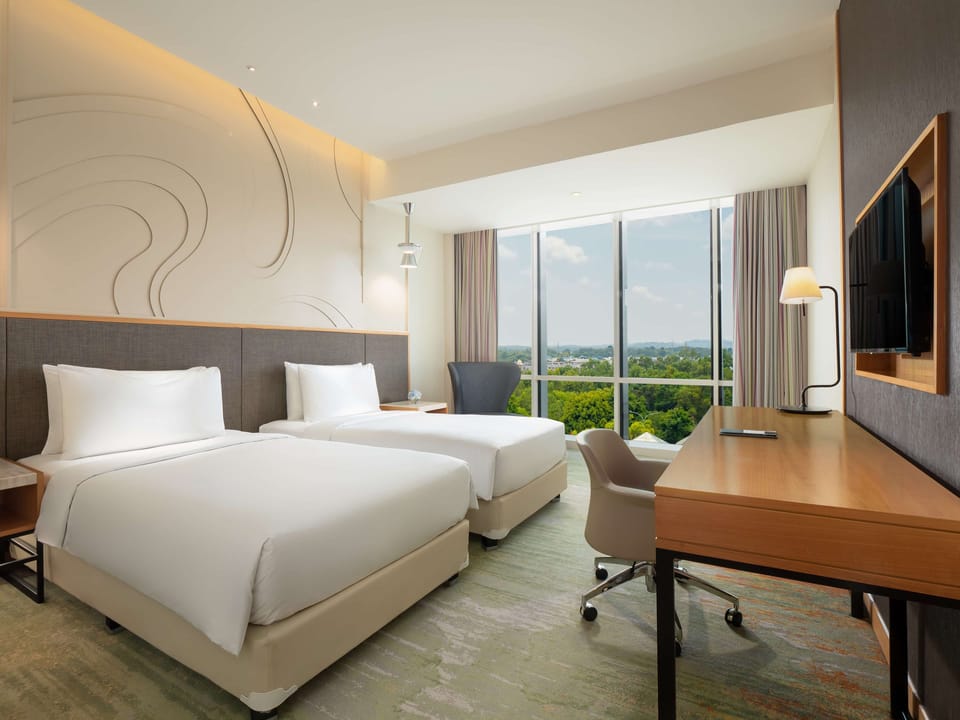 Superior Room, City View | Premium bedding, in-room safe, desk, soundproofing