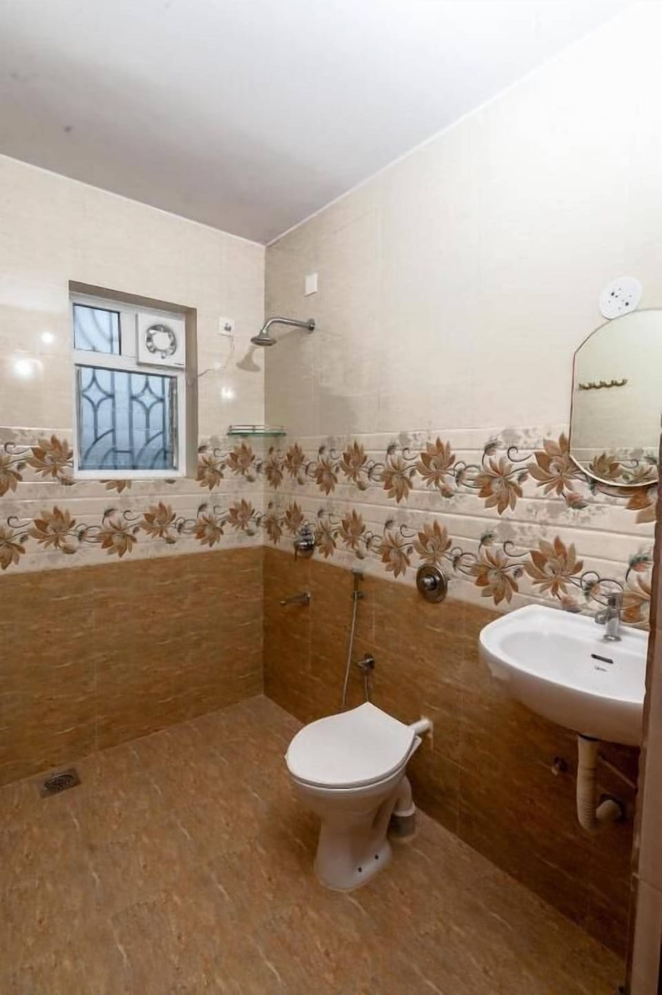 Deluxe Double Room, Balcony, Garden View | Bathroom | Shower, free toiletries, towels, soap