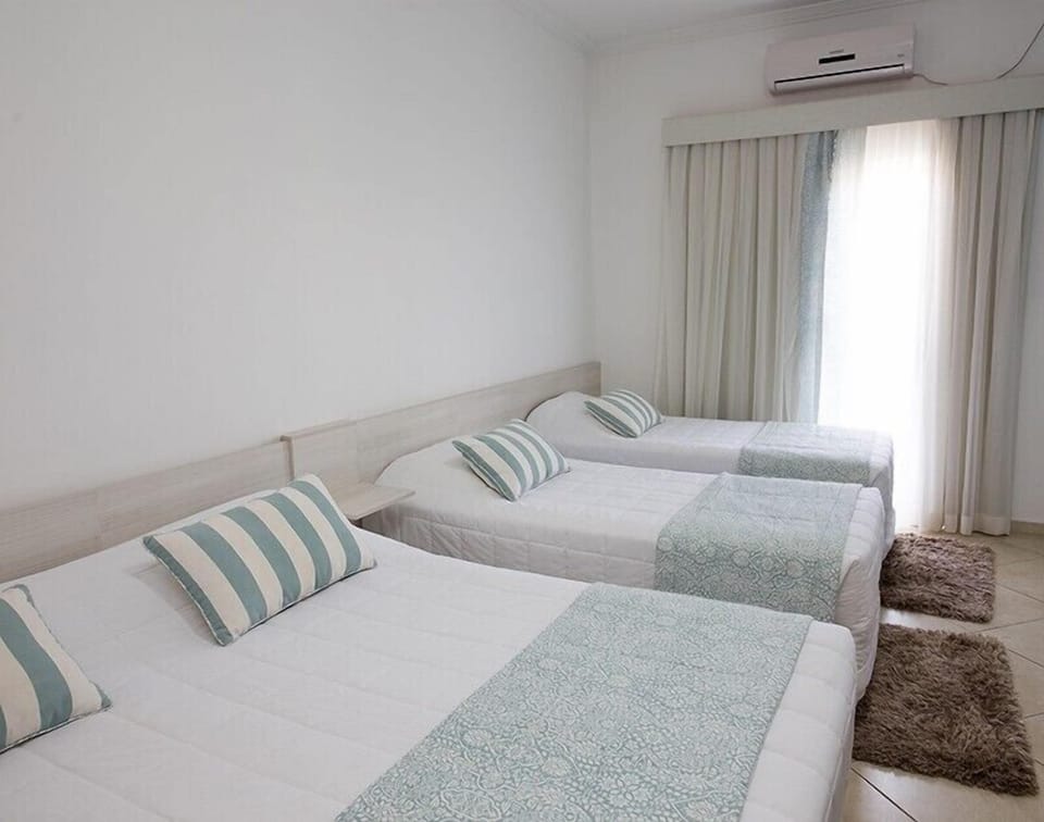 Deluxe Quadruple Room | Desk, laptop workspace, free WiFi