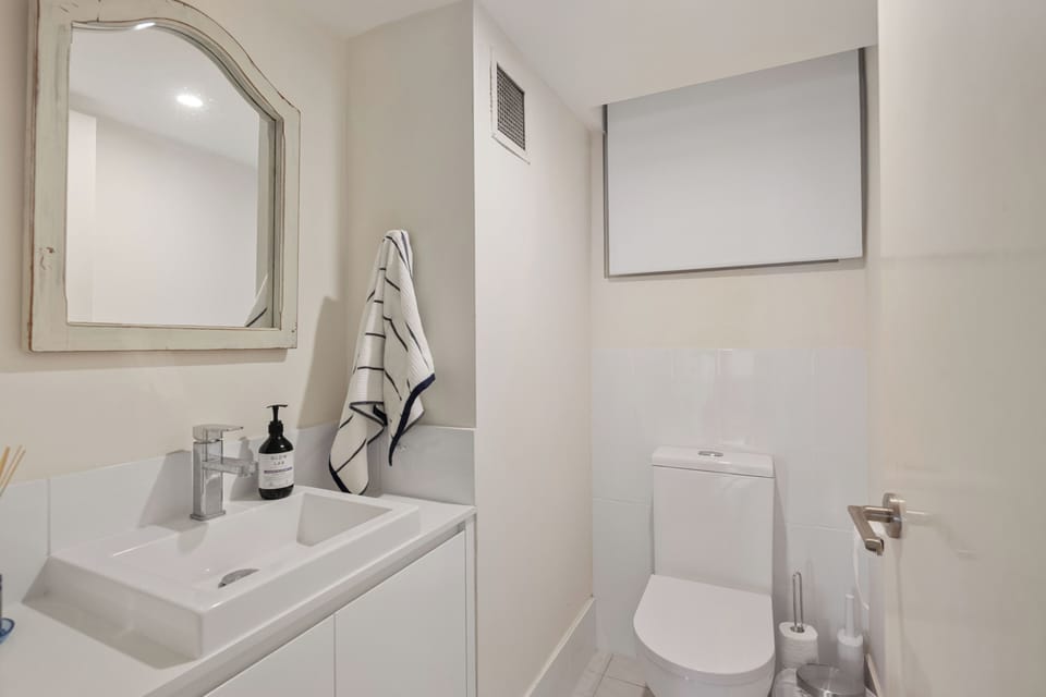Ambassador 19 Beachside Burleigh Heads Apartment in Burleigh Heads