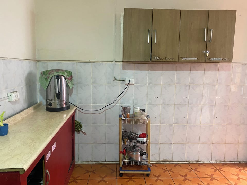 Full-size fridge, oven, dishwasher, toaster
