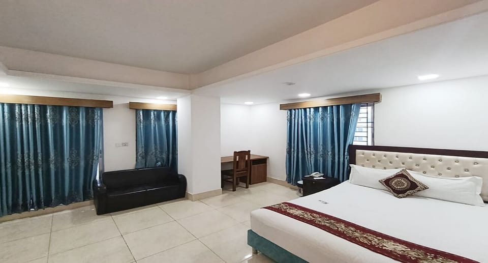 Deluxe Double Room, Balcony | Desk, laptop workspace, WiFi (free)