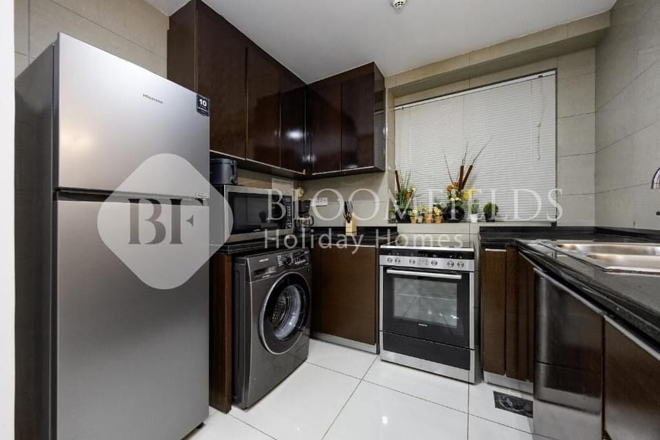Apartment, Balcony, City View | Private kitchen | Toaster