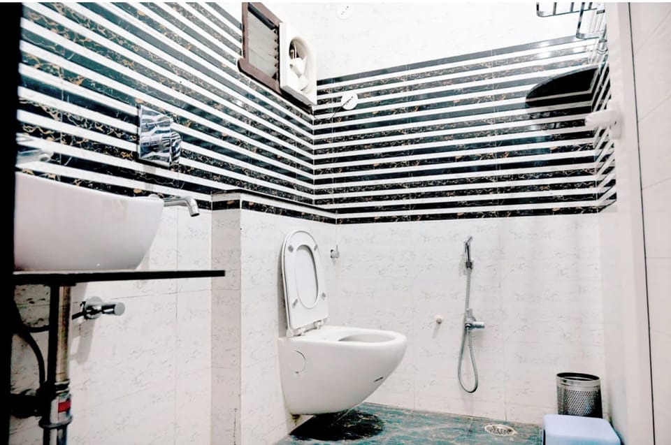 Family Double Room, Air conditioning | Bathroom | Shower, rainfall showerhead, towels, soap
