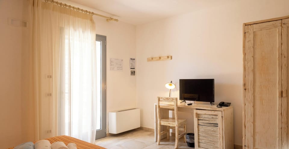 Standard Double or Twin Room | Minibar, in-room safe, free WiFi, bed sheets