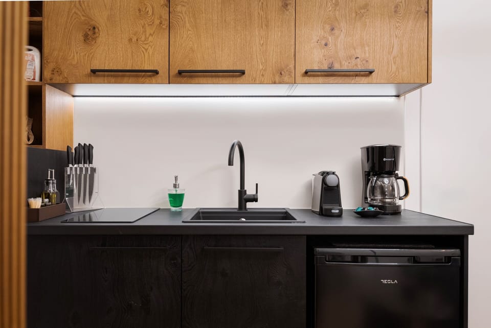 Suite | Private kitchen | Full-size fridge, stovetop, espresso maker, coffee/tea maker