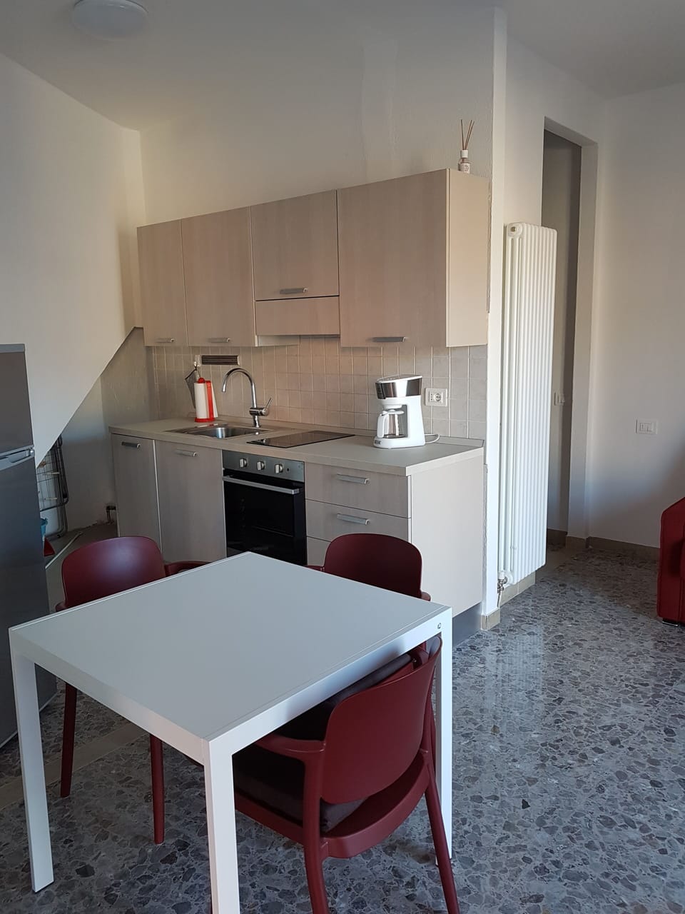 Studio Suite, Lake View | Private kitchen | Highchair