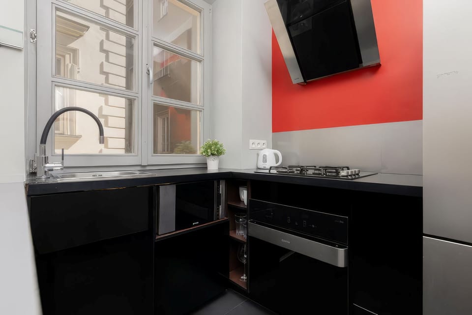 Apartment (1) | Private kitchen | Fridge, stovetop, electric kettle, cookware/dishes/utensils