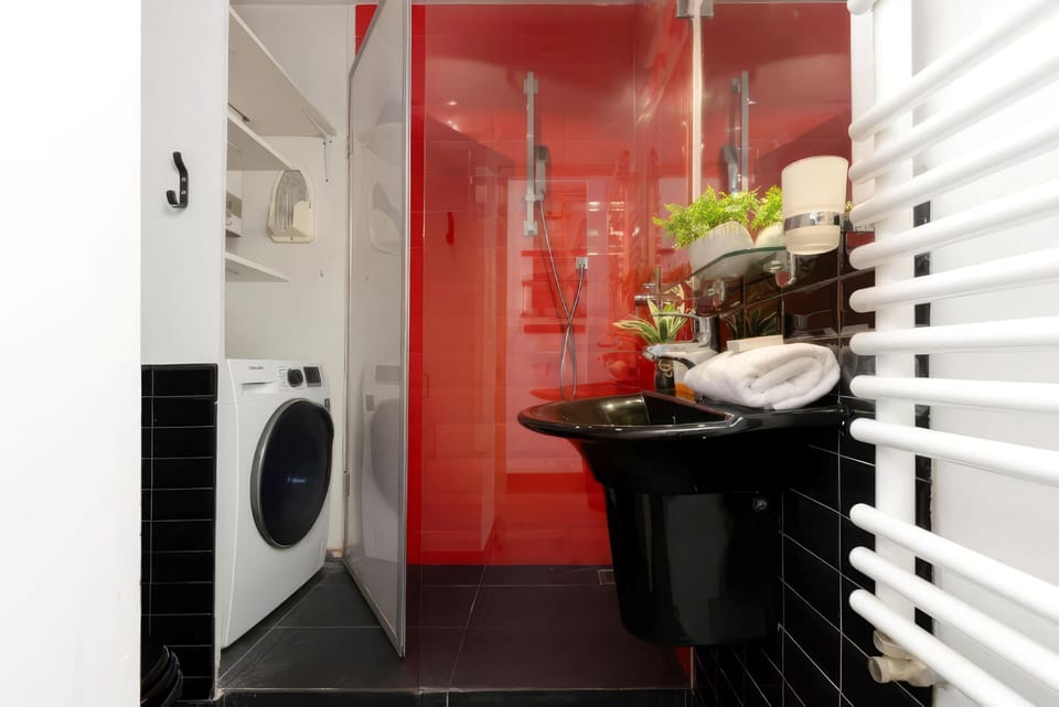 Apartment (1) | Bathroom | Shower, towels