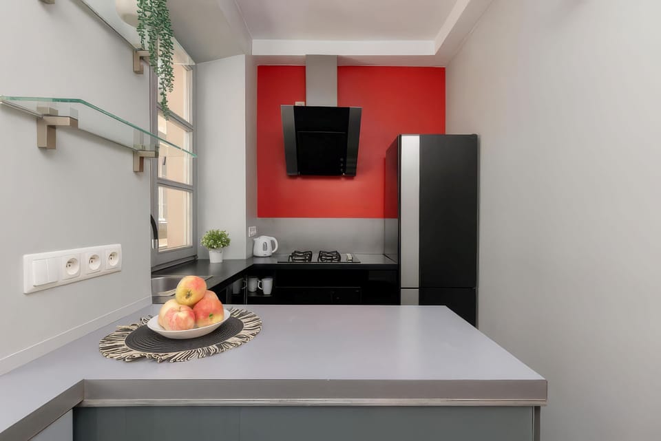 Apartment (1) | Private kitchen | Fridge, stovetop, electric kettle, cookware/dishes/utensils