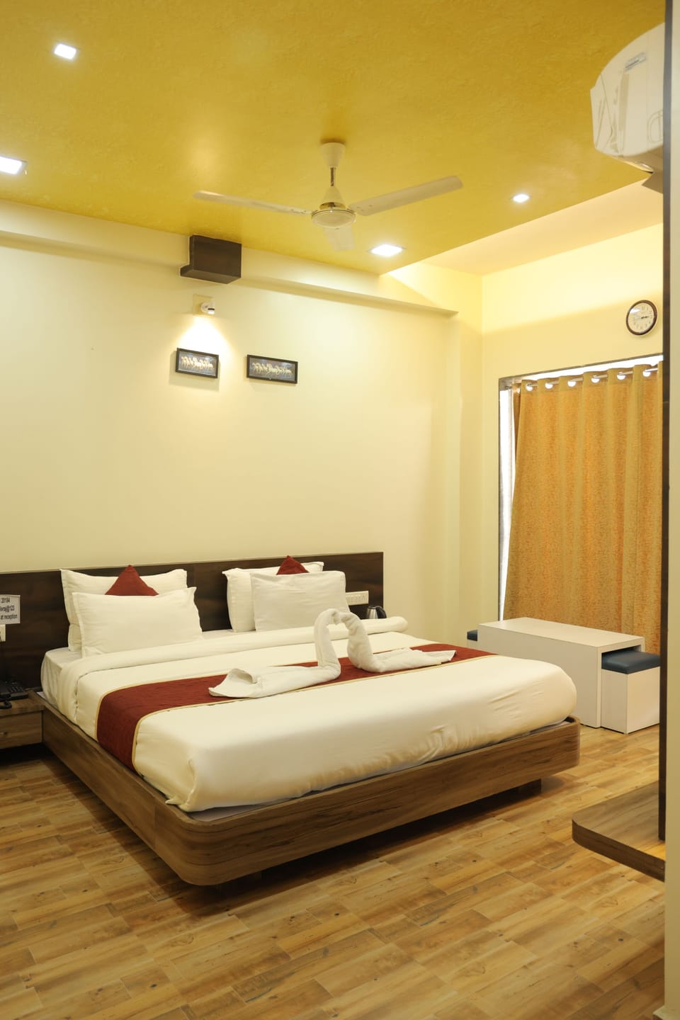 Deluxe Double or Twin Room | Laptop workspace, free WiFi