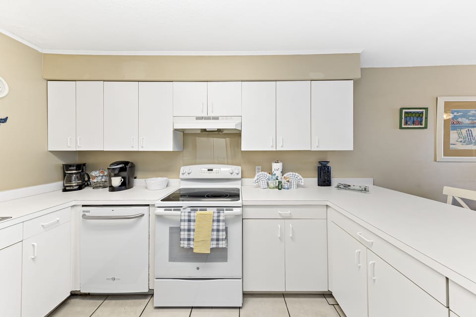 Signature Condo, 2 Bedrooms, 2 Bathrooms, Garden View | Private kitchen | Fridge, microwave, oven, stovetop